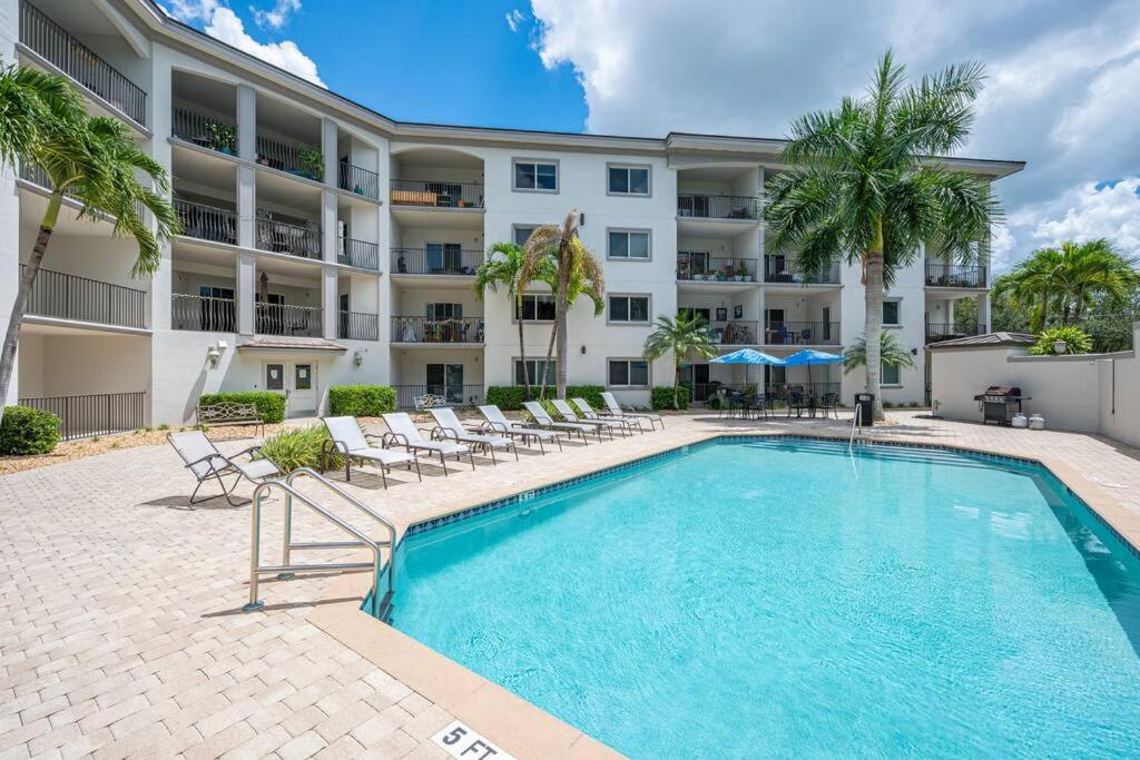 Modern Beach Condo In Central Naples! Exterior photo